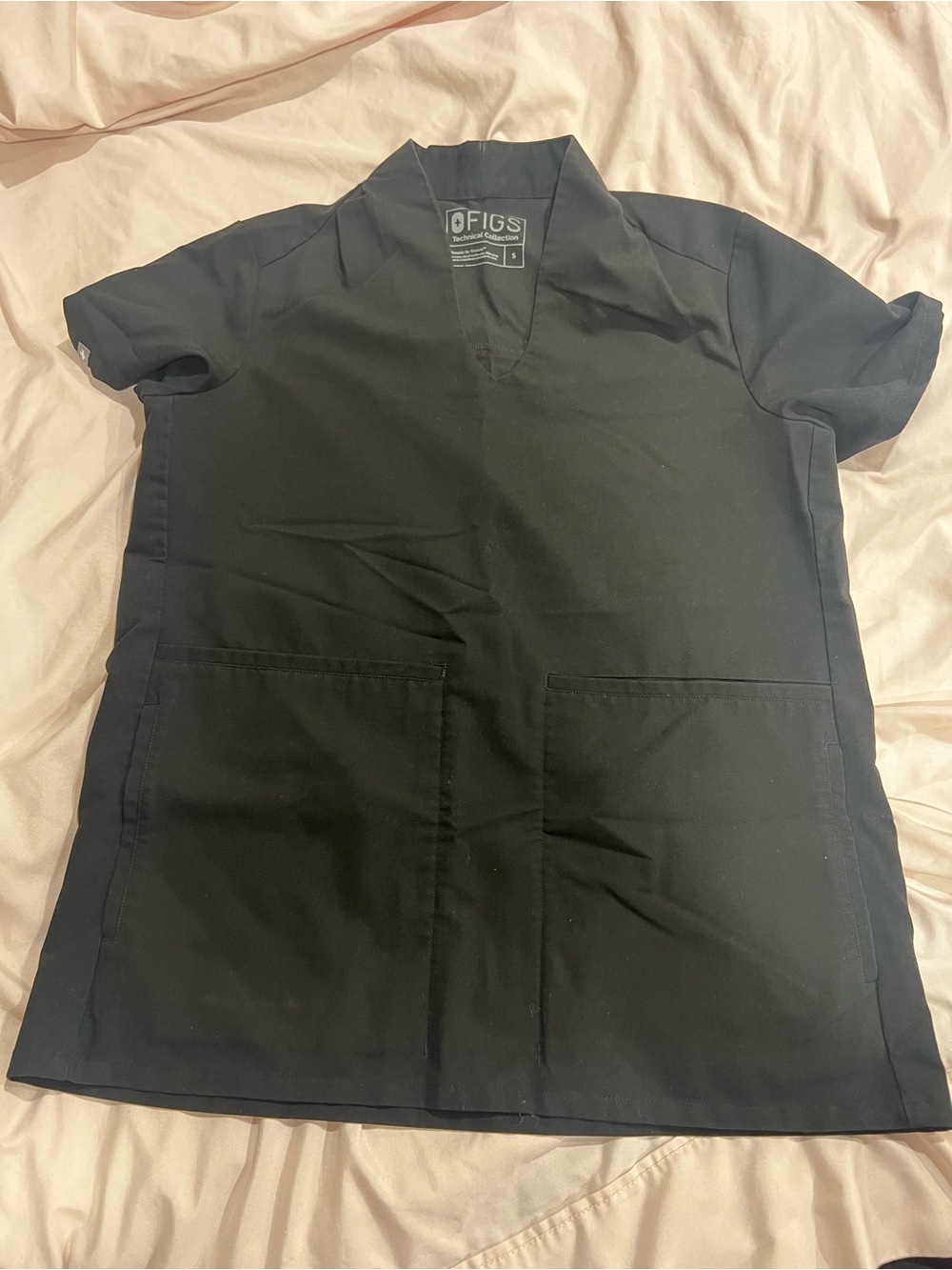 FIGS 4 pocket Scrub Top Black Small